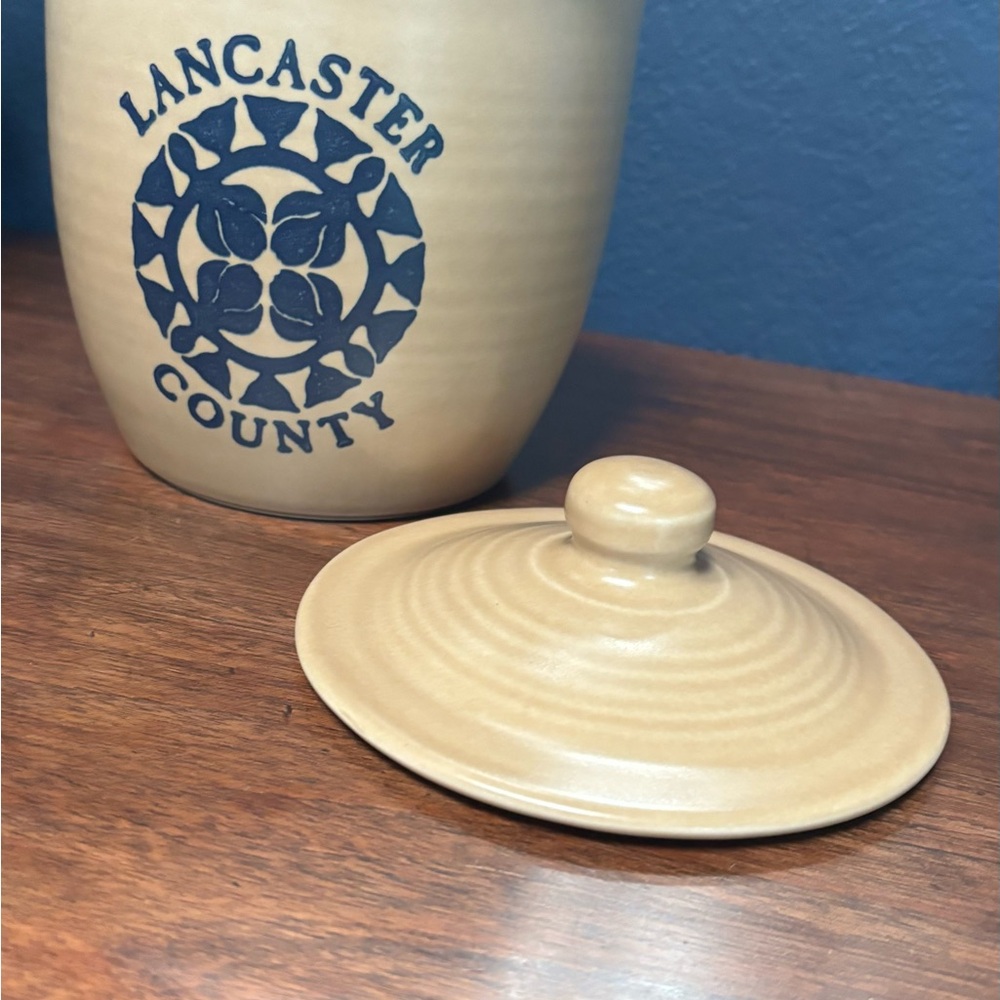 Pfaltzgraff “Lancaster County” Stonware Jar with Lid RARE - Picture 2 of 13
